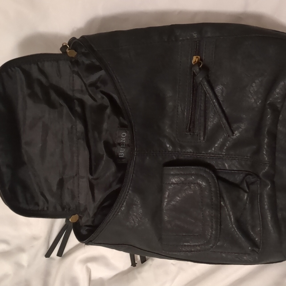 Bueno black backpack purse